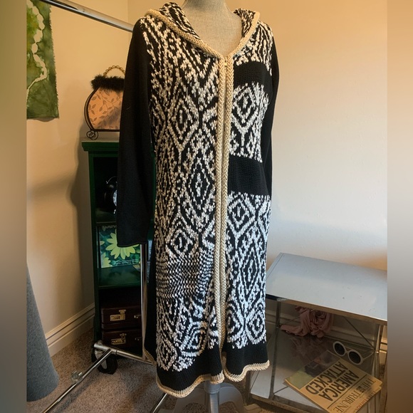 M Rena Heavy Jacket Cardigan full length. - Picture 2 of 5